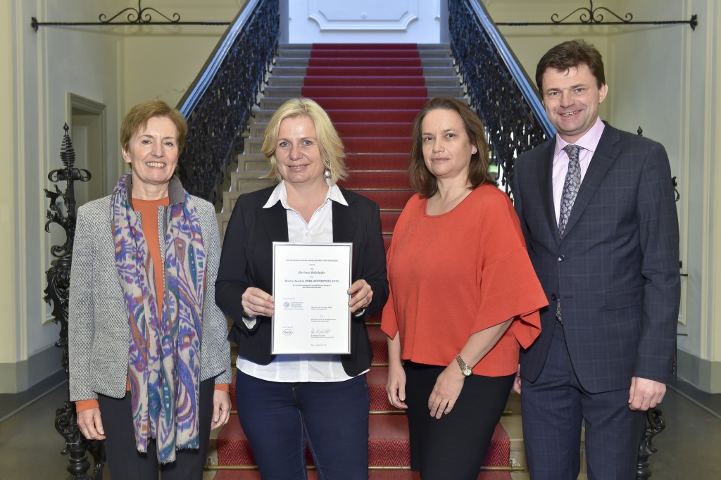 Preisträgerin mit den Jurymitgliedern der ÖGS, v.l.n.r.: Prim. Univ.-Prof. Dr. Angelika Reiner (Präsidentin ÖGS), Barbara Rohrhofer, Univ.-Prof. Dr. Alexandra Resch (2. Vizepräsidentin ÖGS), Prim. Univ.-Doz. Dr. Rupert Koller (1. Vizepräsident ÖGS) © ÖGS/APA-Fotoservice/Hörmandinger