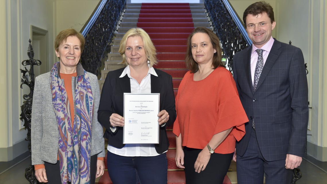 PR Bild Österreichische Gesellschaft für Senologie (ÖGS) verleiht Roche Austria Publizistikpreis 2015 an Barbara Rohrhofer