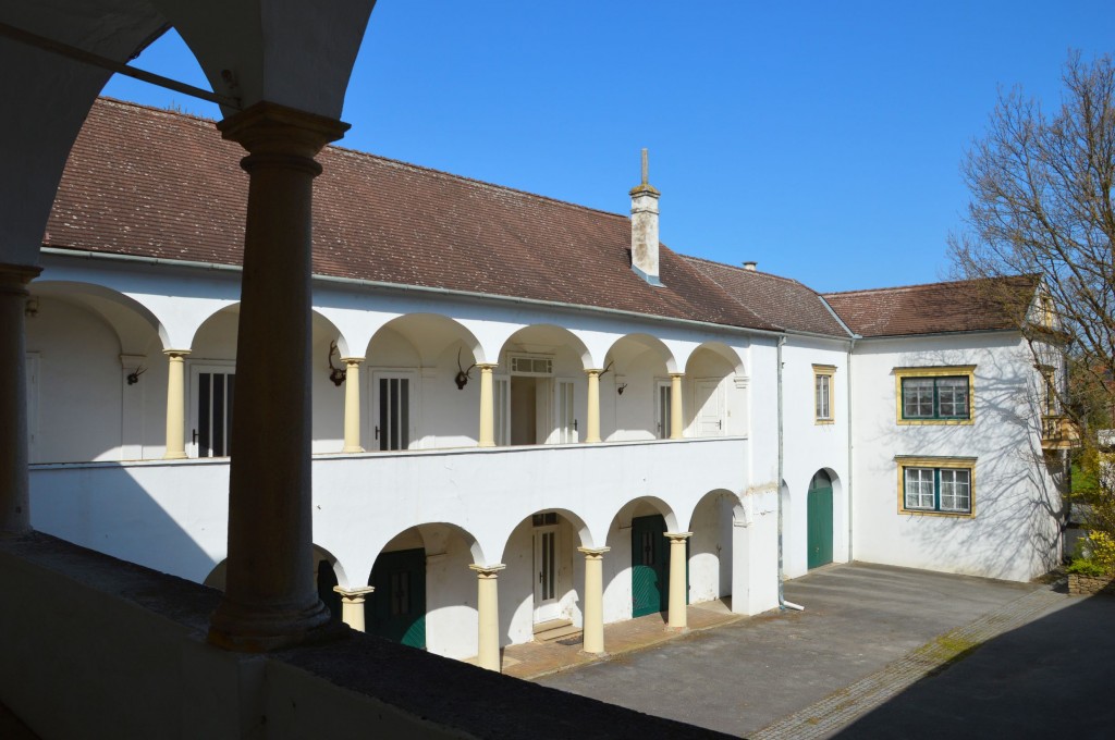 PR Bild Vino Versum Poysdorf, Fürstliche Rundfahrt, Arkadenhof Voglsangmühle © Christoph Fath/Vino Versum Poysdorf