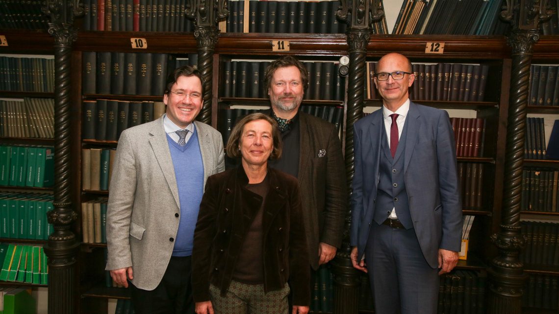 Pressebild ÖGIA PK Nov. 2017, Univ. Prof. Dr. Gerit Holter Schernthaler (Präsident der ÖGIA), Univ. Prof. Dr. Maria Schoder (Präsidentin der ÖGIR), Univ. Prof. Dr. Thomas Hölenzbein (Präsident der ÖGG) und Univ. Prof. Dr. Peter Marschang (Incomming Präsident der ÖGIA)