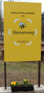 PR Bild Vino Versum Poysdorf Bienentafel © Vino Versum