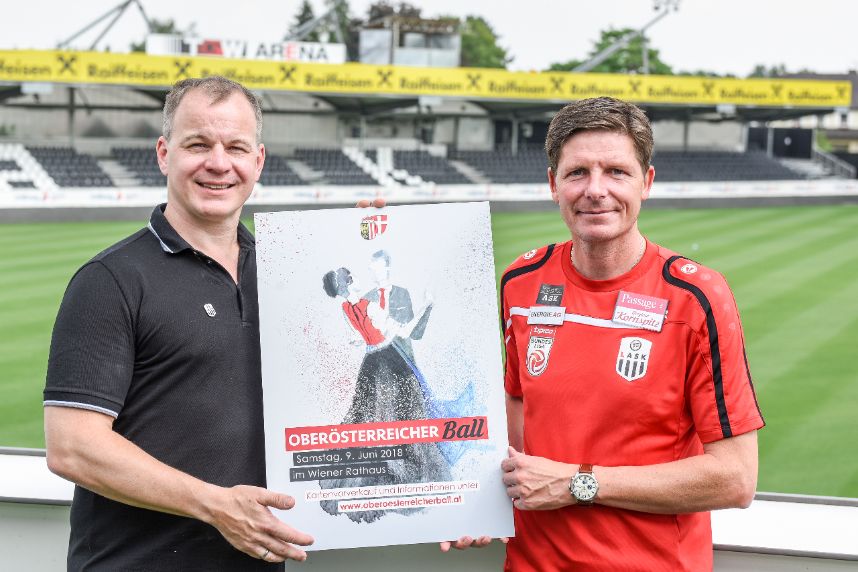 PR Bild ÖÖ-Ball v.l.n.r.: Siegmund Gruber, LASK Präsident, Oliver Glasner, LASK Trainer © Markus Wenzel