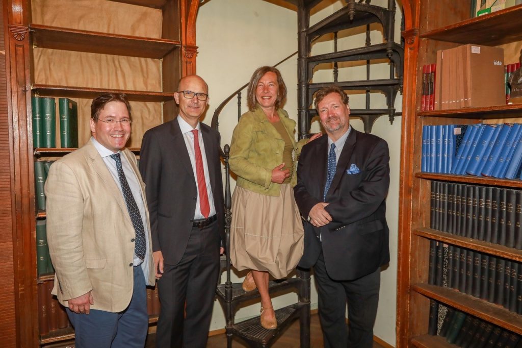 PR Bild ÖGIA PK Gefäßscreening Univ. Prof. Dr. Gerit-Holger Schernthaner (Past Präsident ÖGIA), Univ. Prof. Dr. Peter Marschang (Präsident ÖGIA), Univ. Prof. Dr. Maria Schoder (Präsidentin der Österreichischen Gesellschaft für interventionelle Radiologie und minimal-invasive Therapie, Univ. Prof. Dr. Thomas Hölzenbein (Präsident der Österreichischen Gesellschaft für Gefäßchirurgie)