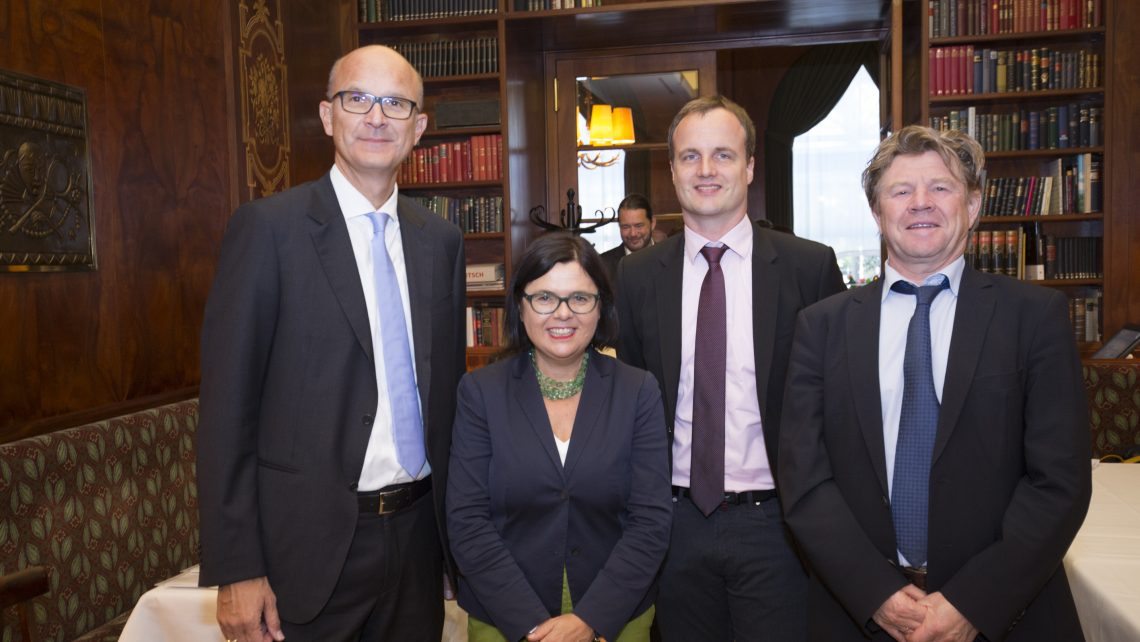 PR Bild/Österreichische Gesellschaft für Internistische Angiologie (ÖGIA), Gruppenbild der Podiumsteilnehmer zur Pressekonfernz am 9. Oktober 2018