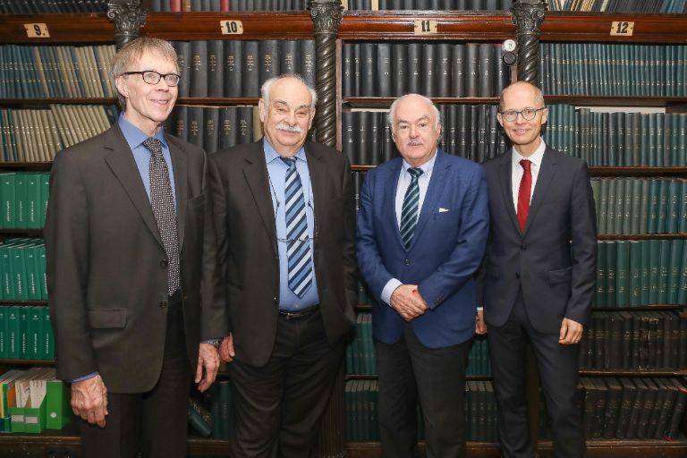 PR Bild/Österreichisches Akademisches Institut für Ernährungsmedizin (ÖAIE)/Pressekonferenz/Podium, v.l.n.r.: Prof. Dr. Harry Aiking, Prof. Dr. Klaus-Dieter Jany, Prof. Dr. Kurt Widhalm, Dr. Thomas Stulnig © ÖAIE_APA-Fotoservice_Tanzer