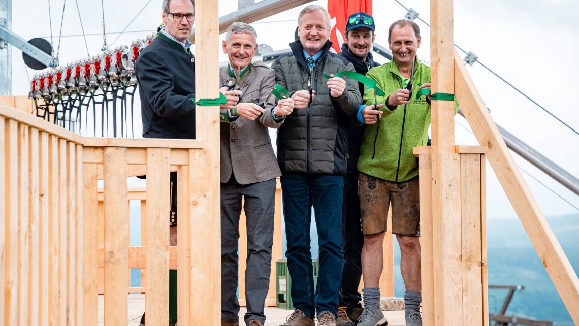 Mariazell PR-Bild Eröffnung der Waldachterbahn. V.l.n.r.: Nino Contini (TVB Mariazeller Land), Peter Kaml (Kaml & Huber Verwaltungsgesellschaft m.b.H.), Walter Schweighofer (Bürgermeister Mariazell), Michael Wolfsgruber (Fly-line GmbH), Johann Kleinhofer (Mariazeller Bürgeralpe Schwebebahnen GmbH) © mariazellerland-blog.at, Lindmoser