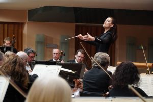 Dorothy Khadem-Missagh dirigiert © Beethoven Frühling