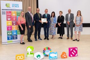 KPH Wien/Krems wird UNESCO Schule, V.l.n.r.: Elisabeth Fernbach, Andreas Weissenbäck (beide KPH), Martin Fitz (UNESCO), Hubert Philipp Weber, Gabriele Hösch-Schagar (beide KPH), Stephanie Godec (UNESCO), Matthias Barth und Claudia Gärtner (beide Gastreferent:innen) © Wolfgang Pecka