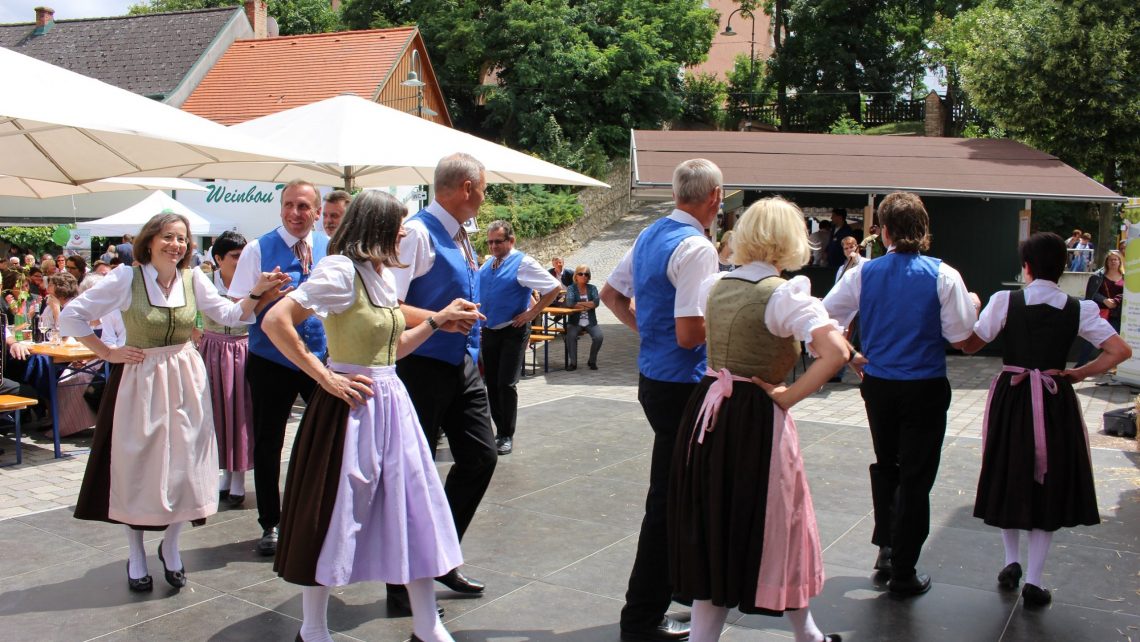 Volkstanzgruppe Kleinhadersdorf beim Weinviertler Kirtag © Vino Versum Poysdorf Tourismus