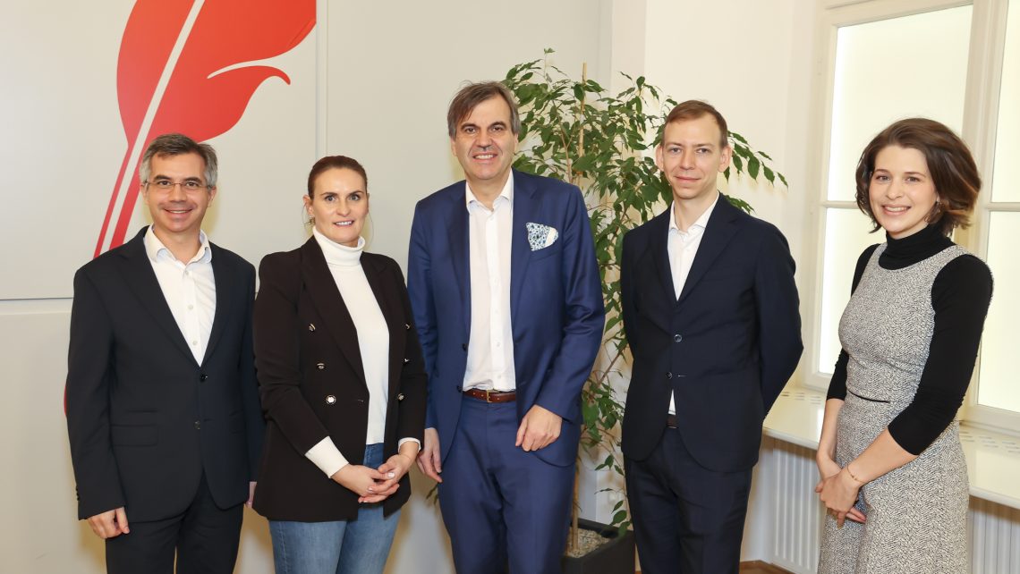 Pressekonferenz der ÖGDV zu neuen Therapieansätzen für Psoriasis und den seltenen Hauterkrankungen Morbus Darier und RDEB, V.l.n.r.: Univ.-Prof. DDr. Wolfram Hötzenecker, MBA, Dr.in Nicole Golob-Schwarzl, MSc, Univ.-Prof. Dr. Peter Wolf, OA Dr. Tobias Welponer, Nadine Ballicas PhD