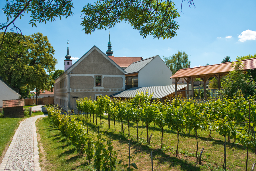 Vino-Versum-Poysdorf-Freigelaende-und-altes-Buergerspital-©-Vino-Versum-Poysdorf-Michael-Loizenbauer