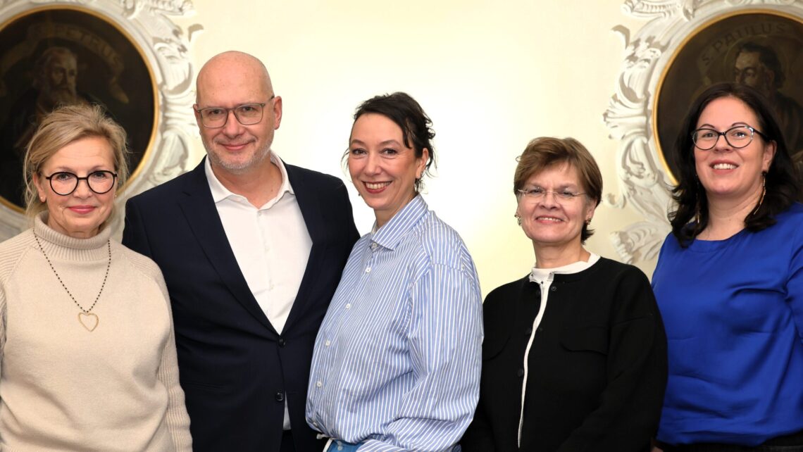 Gruppenfoto (v.l.n.r. Heidemarie Svehla, Andreas Weissenbäck, Ursula Strauß, Ulrike Greiner, Agnes Schwarzenberger-Berthold) © Johannes Martschin